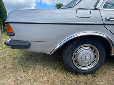 Lot 78 - 1984 Mercedes-Benz 200