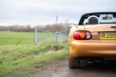 Lot 8 - 1998 Mazda MX-5 Roadster