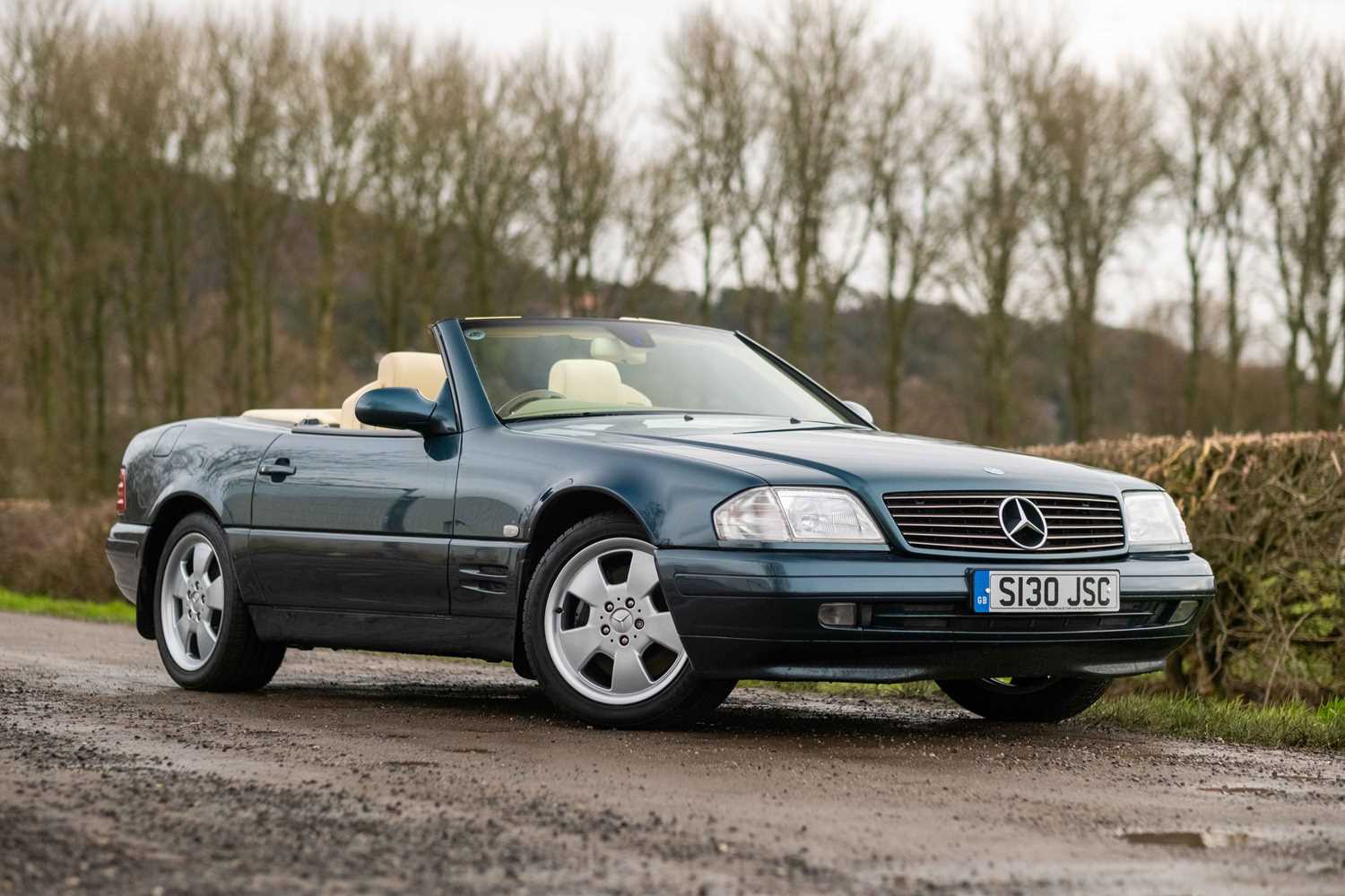 Lot 35 - 1998 Mercedes-Benz SL280