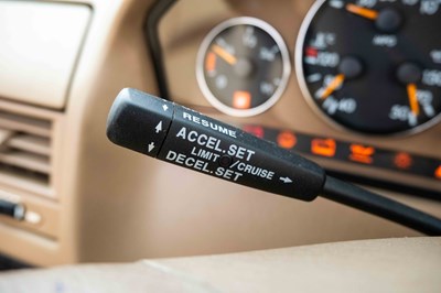 Lot 35 - 1998 Mercedes-Benz SL280