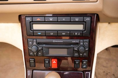 Lot 35 - 1998 Mercedes-Benz SL280
