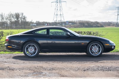 Lot 25 - 2001 Jaguar XK8 Coupe