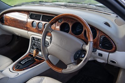 Lot 25 - 2001 Jaguar XK8 Coupe