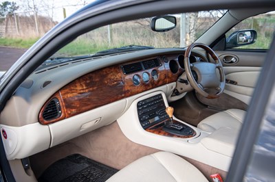 Lot 25 - 2001 Jaguar XK8 Coupe