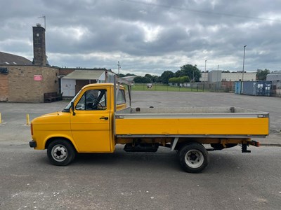 Lot 71 - 1983 Ford Transit Flatbed