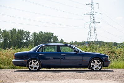 Lot 2004 Jaguar XJ8 Sovereign LWB