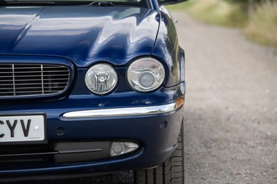 Lot 2004 Jaguar XJ8 Sovereign LWB