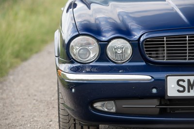 Lot 2004 Jaguar XJ8 Sovereign LWB