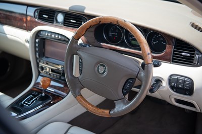 Lot 2004 Jaguar XJ8 Sovereign LWB