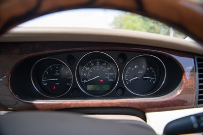 Lot 2004 Jaguar XJ8 Sovereign LWB