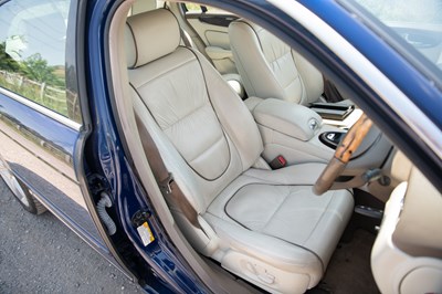 Lot 2004 Jaguar XJ8 Sovereign LWB
