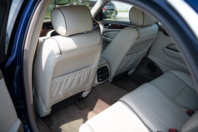 Lot 2004 Jaguar XJ8 Sovereign LWB