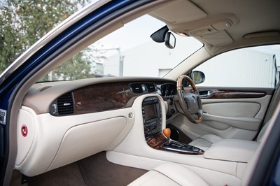 Lot 2004 Jaguar XJ8 Sovereign LWB