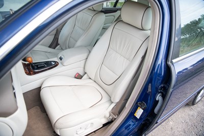 Lot 2004 Jaguar XJ8 Sovereign LWB
