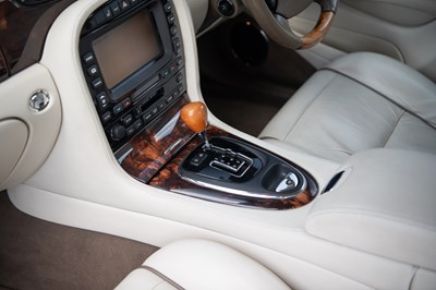Lot 2004 Jaguar XJ8 Sovereign LWB