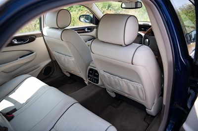 Lot 2004 Jaguar XJ8 Sovereign LWB