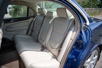 Lot 2004 Jaguar XJ8 Sovereign LWB