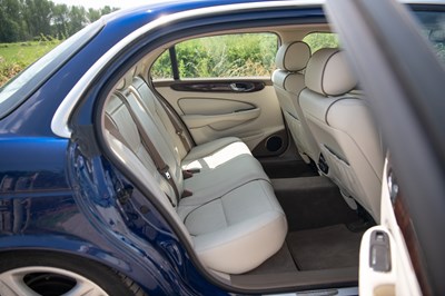 Lot 2004 Jaguar XJ8 Sovereign LWB