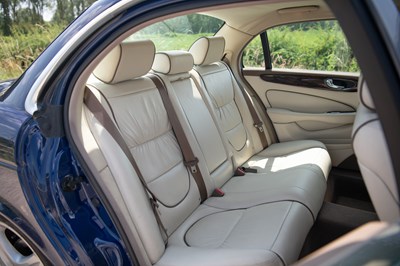 Lot 2004 Jaguar XJ8 Sovereign LWB