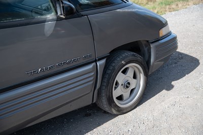 Lot 1990 Pontiac Trans Sport SE
