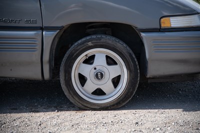 Lot 1990 Pontiac Trans Sport SE