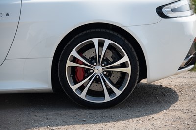 Lot 2015 Aston Martin Vantage V12 S