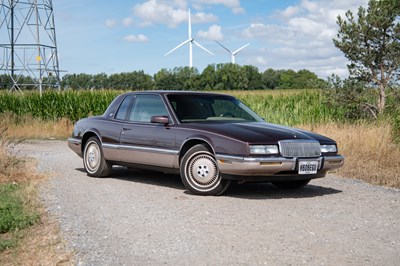 Lot 2005 Buick Riviera