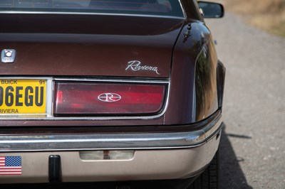 Lot 2005 Buick Riviera