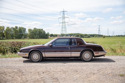 Lot 2005 Buick Riviera