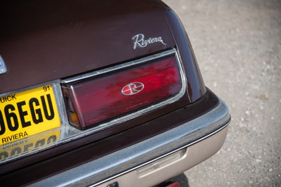 Lot 2005 Buick Riviera