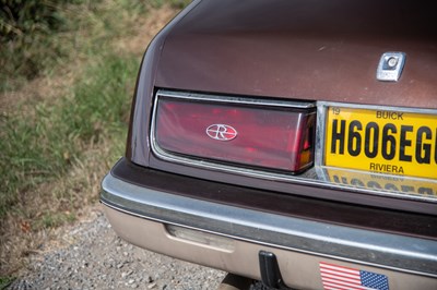 Lot 2005 Buick Riviera