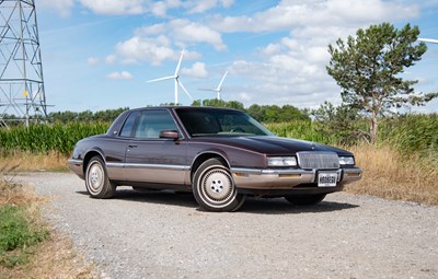 Lot 2005 Buick Riviera