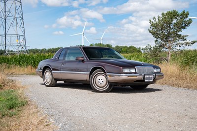 Lot 2005 Buick Riviera