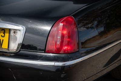 Lot 9 - 2002 Lincoln Town Car