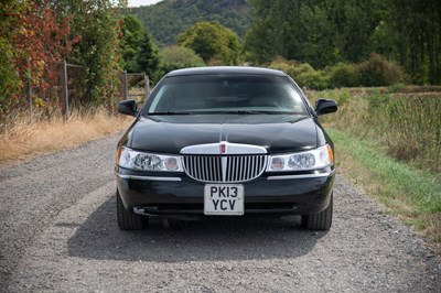 Lot 9 - 2002 Lincoln Town Car