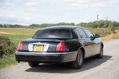 Lot 9 - 2002 Lincoln Town Car