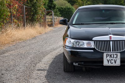 Lot 9 - 2002 Lincoln Town Car