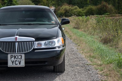 Lot 9 - 2002 Lincoln Town Car