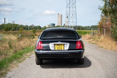 Lot 9 - 2002 Lincoln Town Car