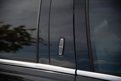 Lot 9 - 2002 Lincoln Town Car
