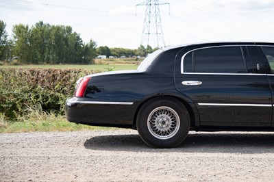 Lot 9 - 2002 Lincoln Town Car