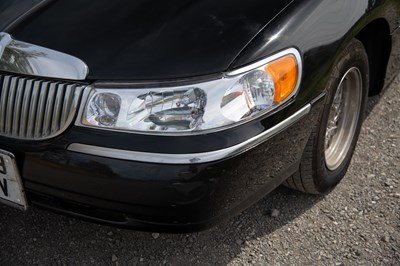 Lot 9 - 2002 Lincoln Town Car