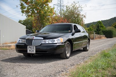 Lot 9 - 2002 Lincoln Town Car