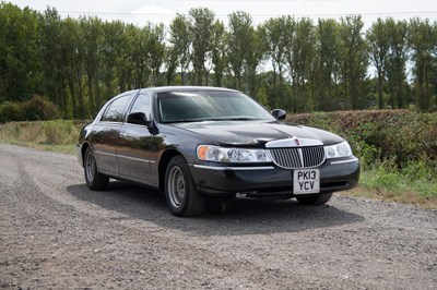 Lot 9 - 2002 Lincoln Town Car