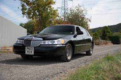 Lot 9 - 2002 Lincoln Town Car