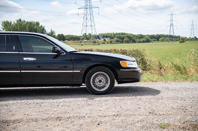 Lot 9 - 2002 Lincoln Town Car