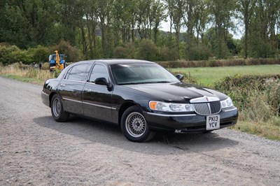 Lot 9 - 2002 Lincoln Town Car