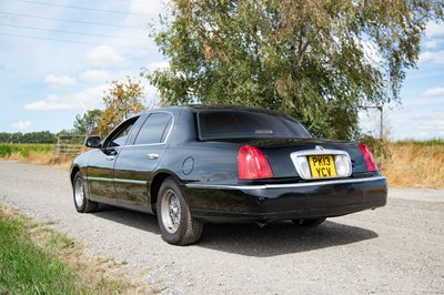 Lot 9 - 2002 Lincoln Town Car