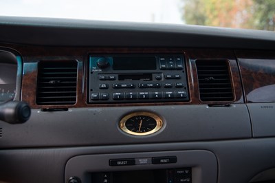 Lot 9 - 2002 Lincoln Town Car