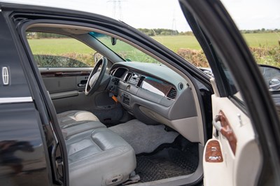 Lot 9 - 2002 Lincoln Town Car